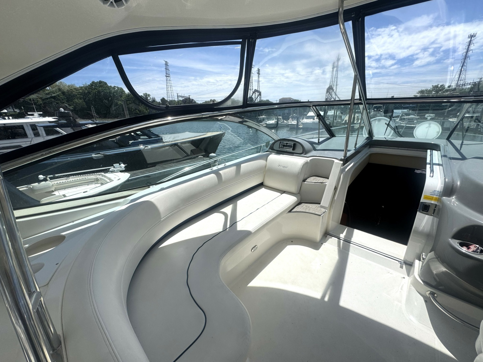 2006 Cruisers Yachts 520 Express