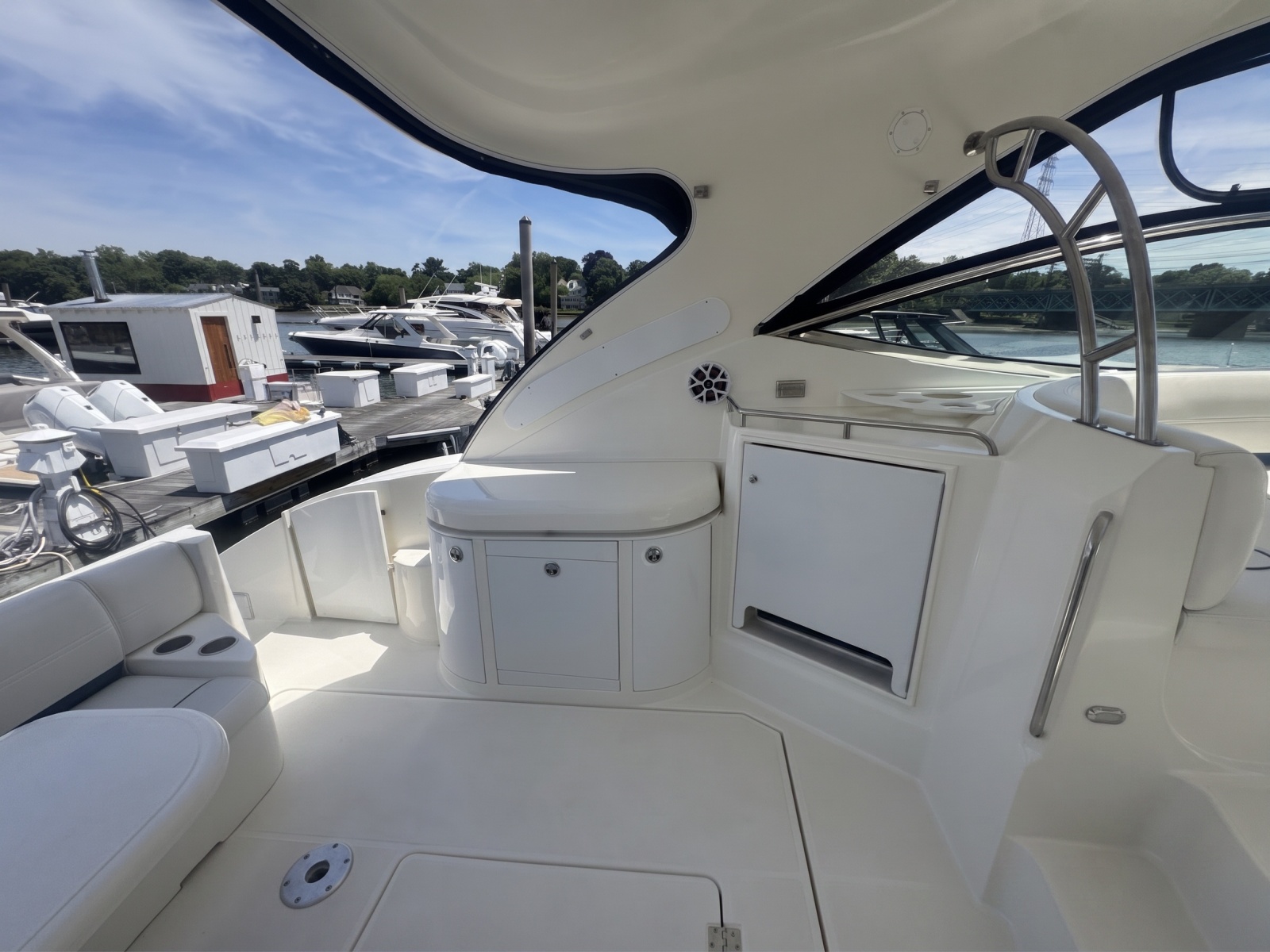 2006 Cruisers Yachts 520 Express
