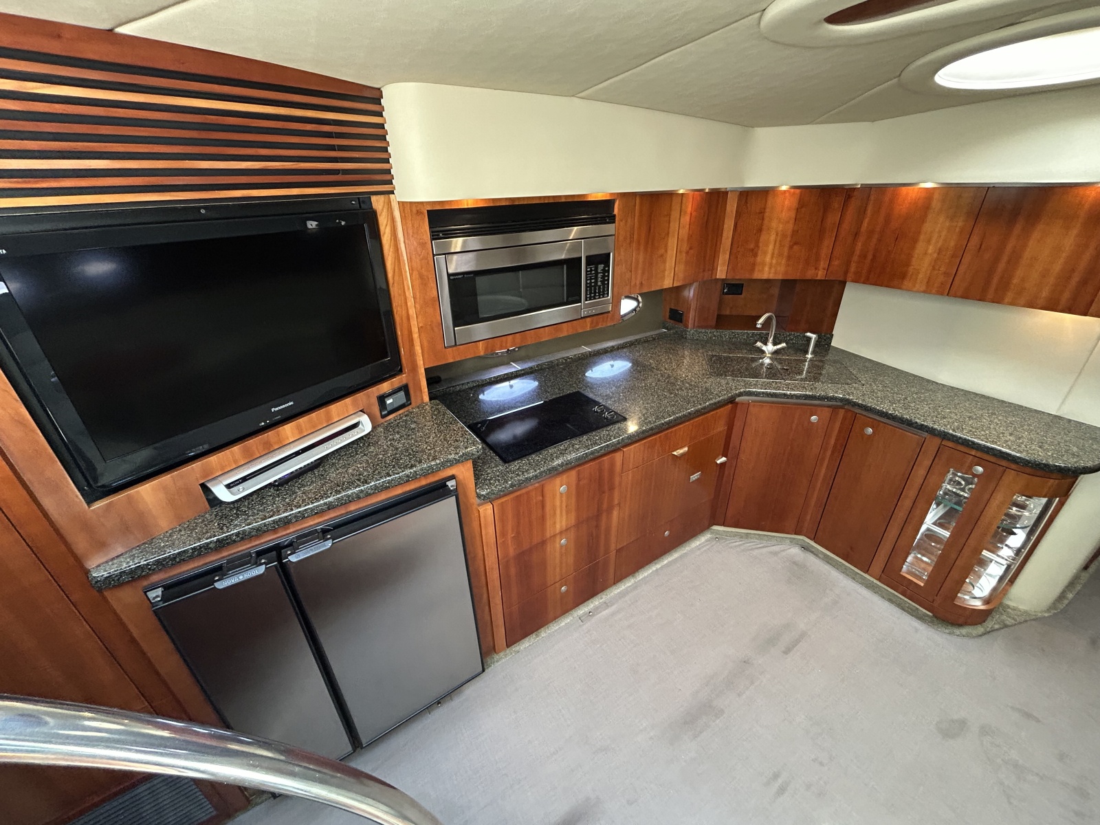 2006 Cruisers Yachts 520 Express