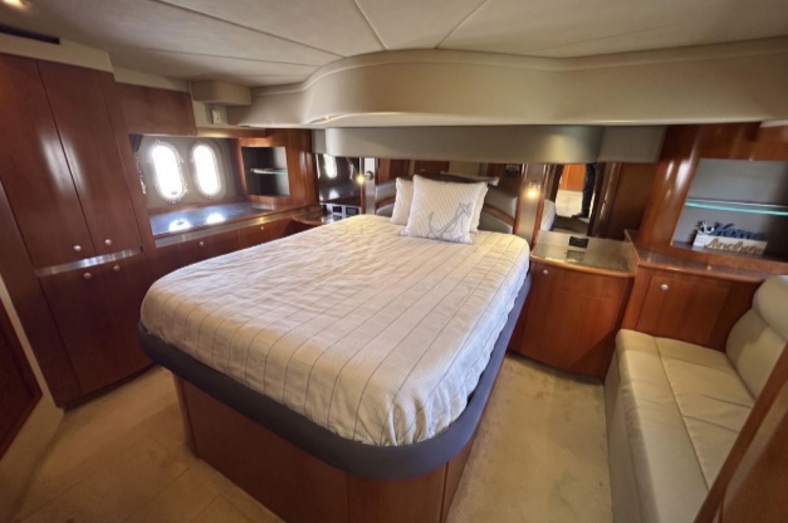 2006 Cruisers Yachts 520 Express