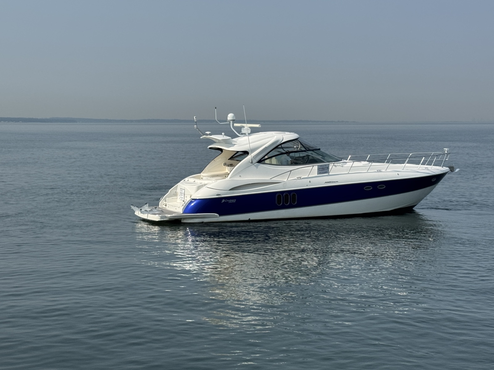 2006 Cruisers Yachts 520 Express