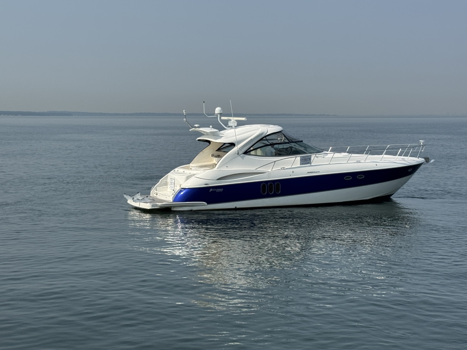 2006 Cruisers Yachts 520 Express