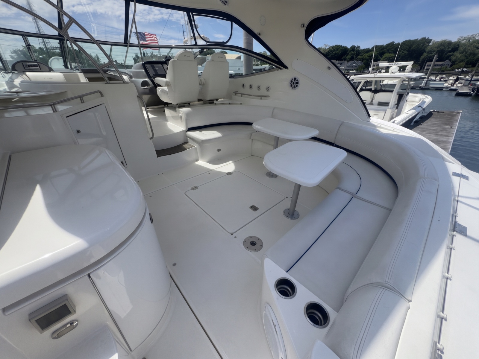 2006 Cruisers Yachts 520 Express