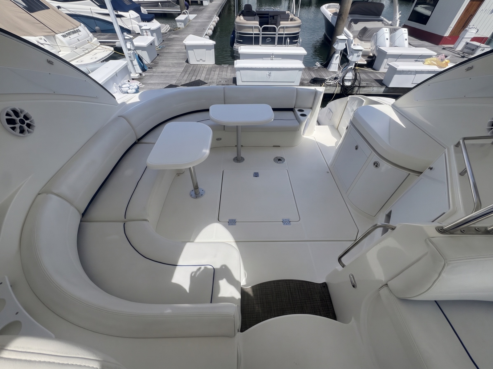 2006 Cruisers Yachts 520 Express