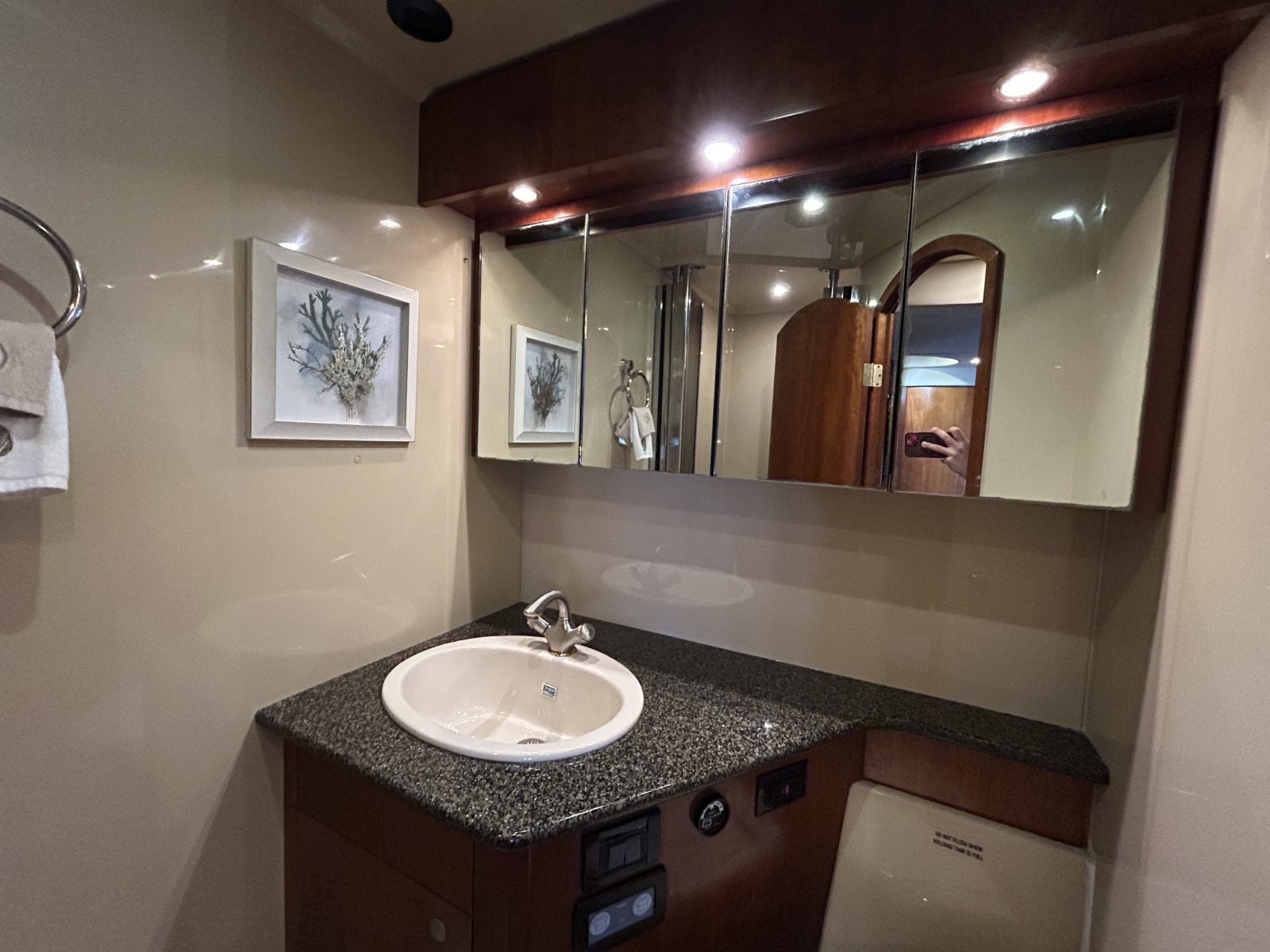 2006 Cruisers Yachts 520 Express