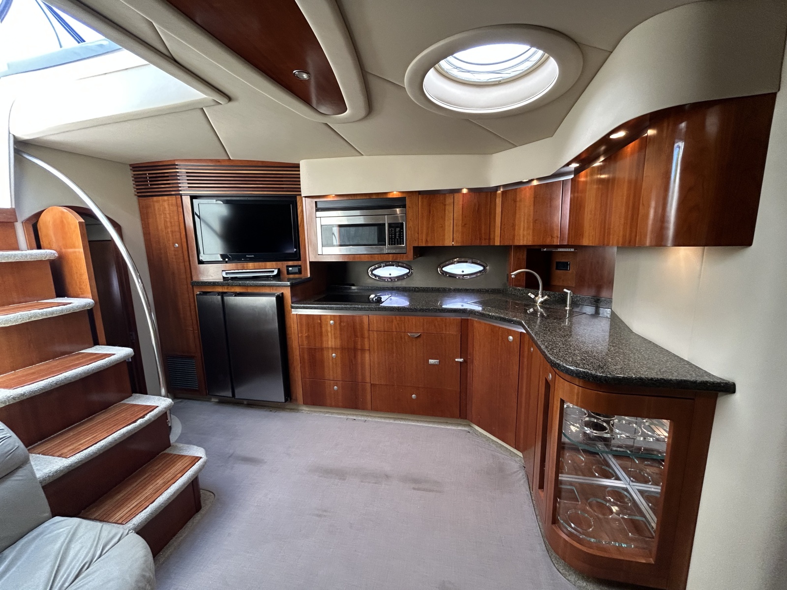 2006 Cruisers Yachts 520 Express