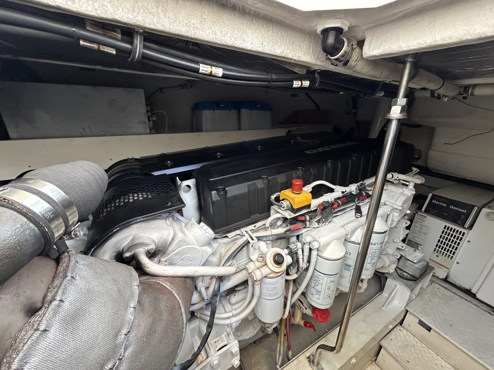 2006 Cruisers Yachts 520 Express