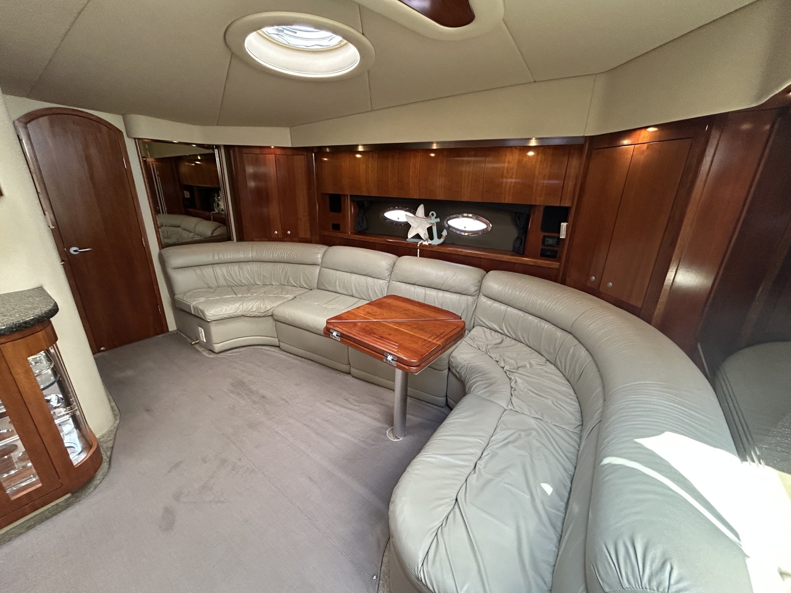 2006 Cruisers Yachts 520 Express