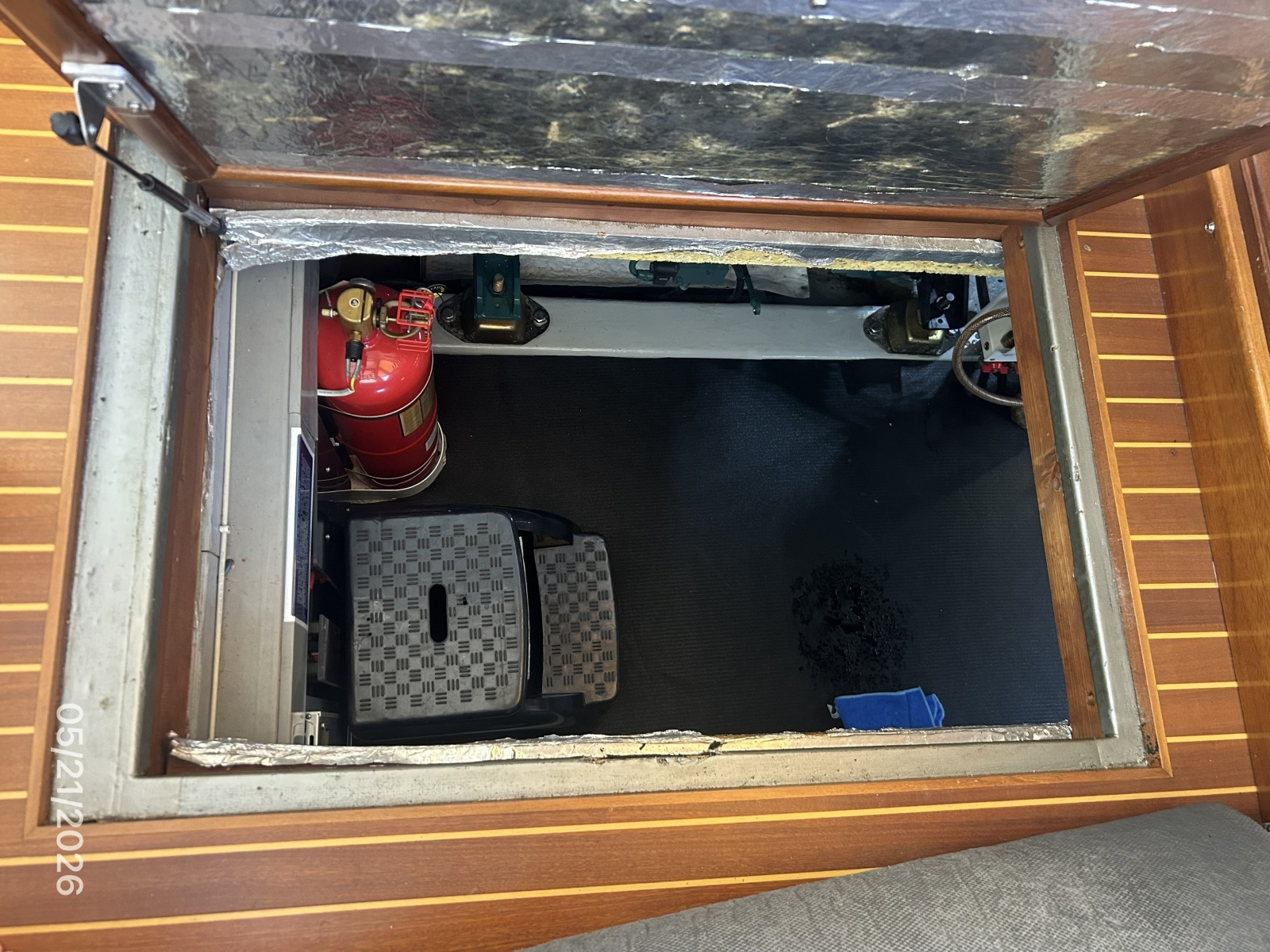 43' Menorquin engine room access