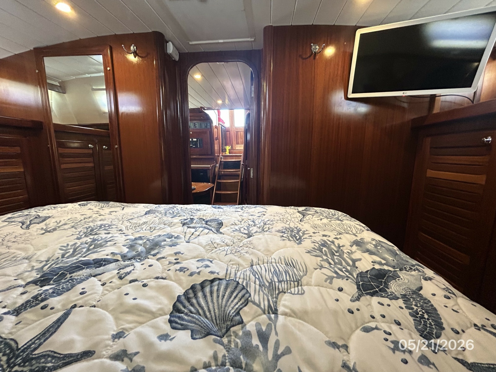 43' Menorquin master stateroom aft