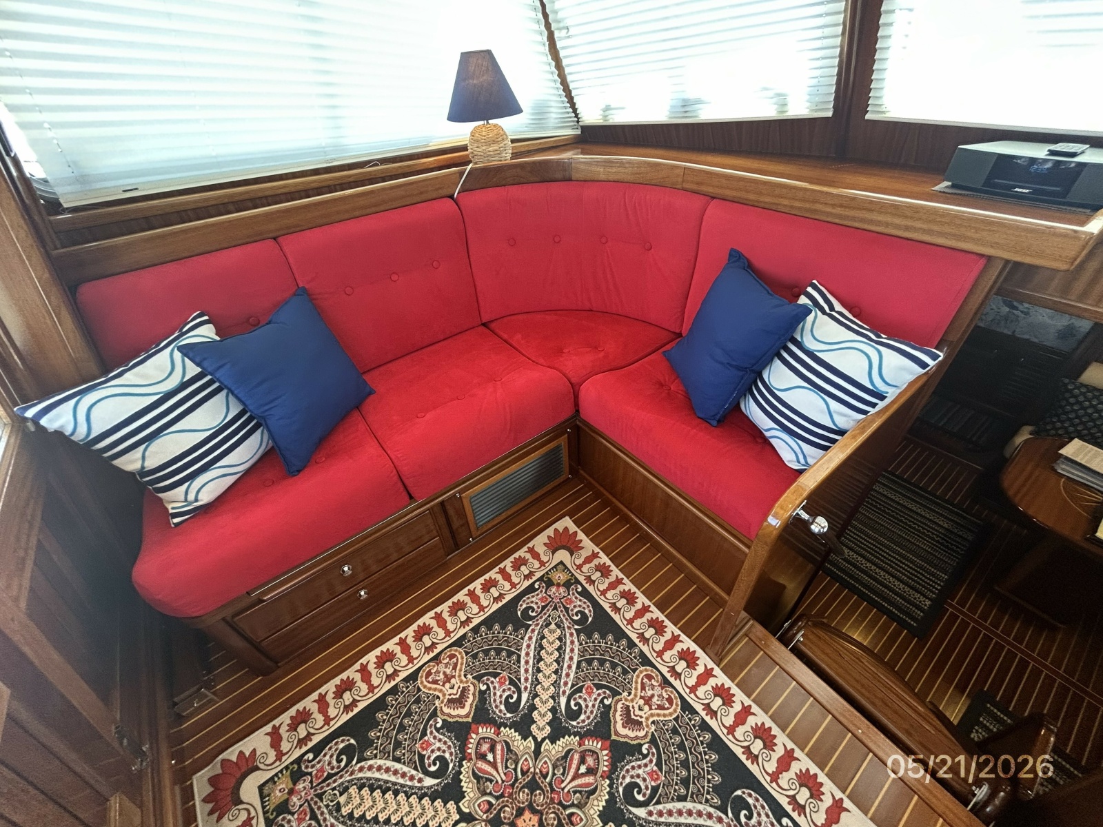 43' Menorquin pilothouse port seating