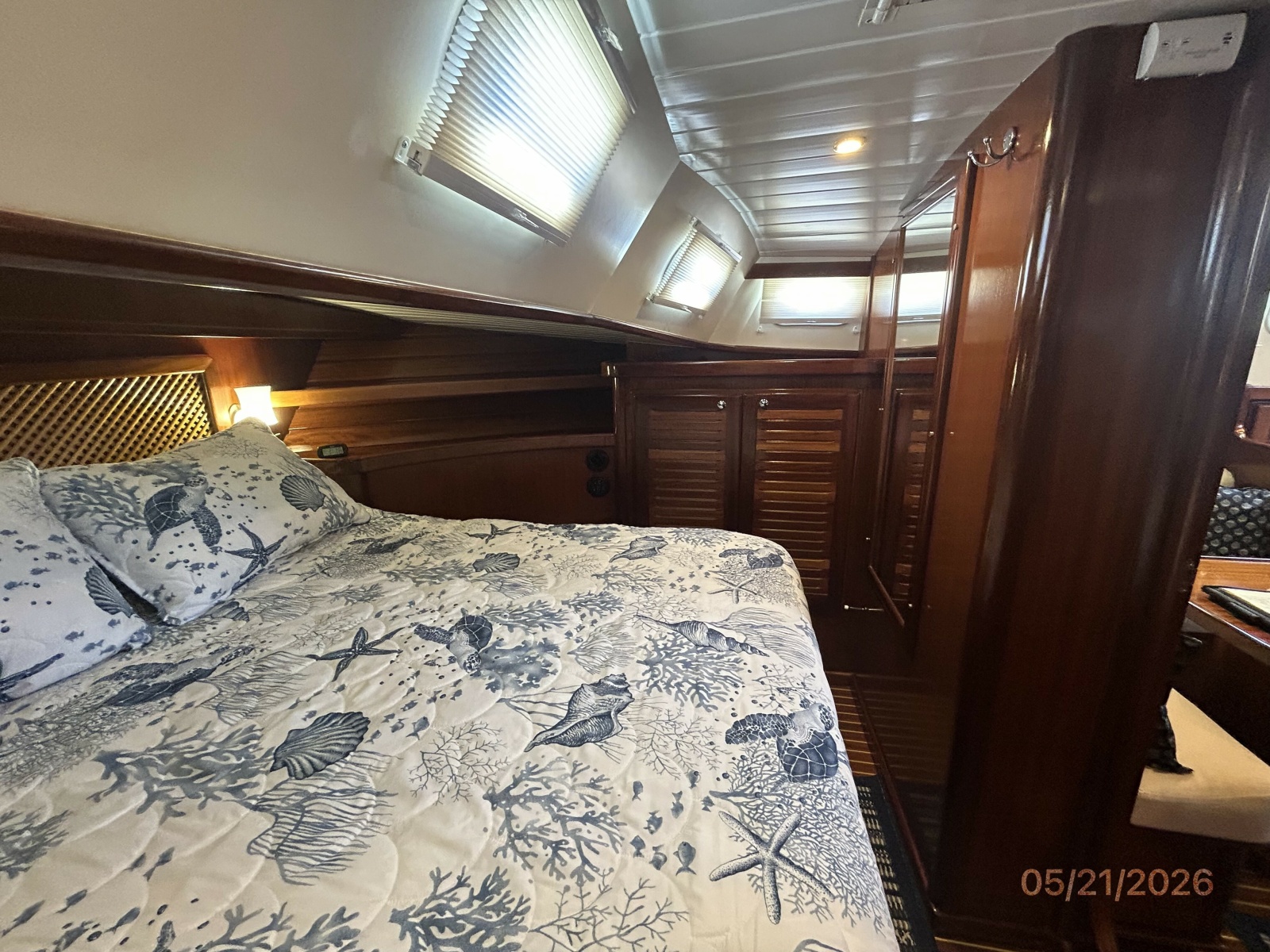 43' Menorquin master stateroom starboard