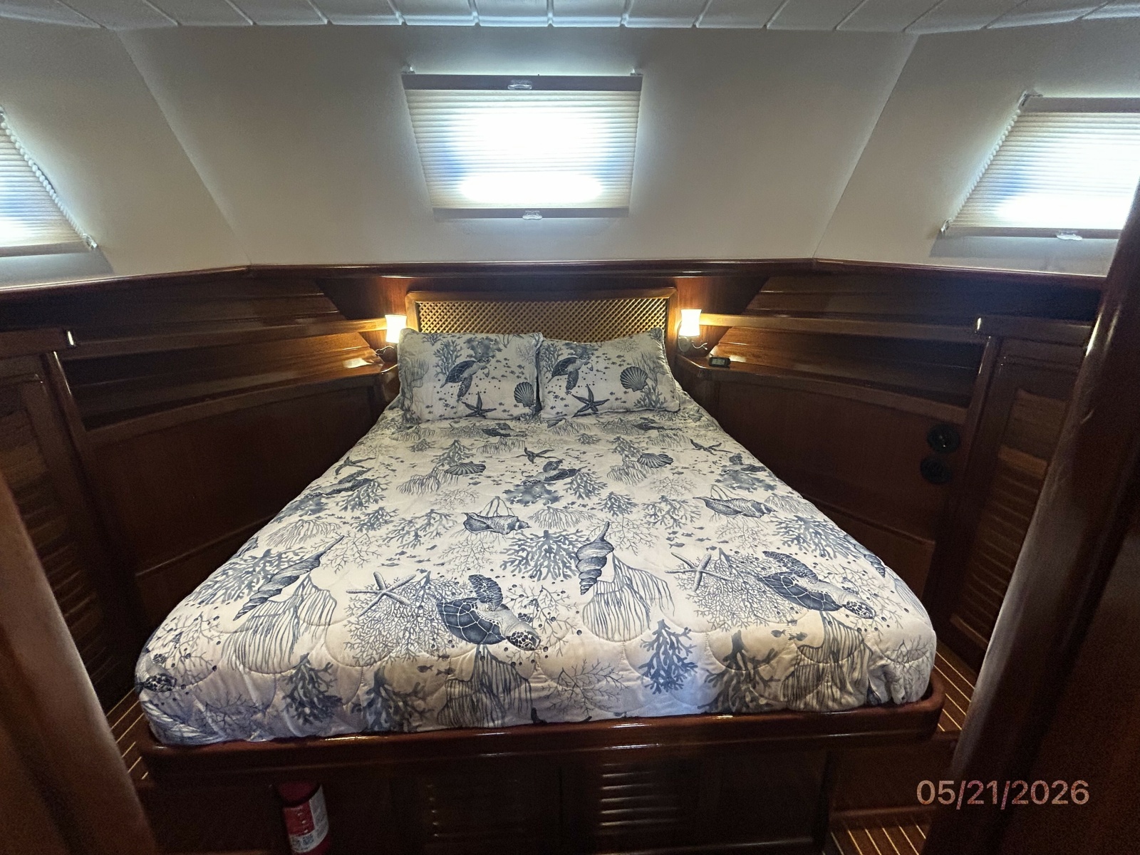 43' Menorquin master stateroom