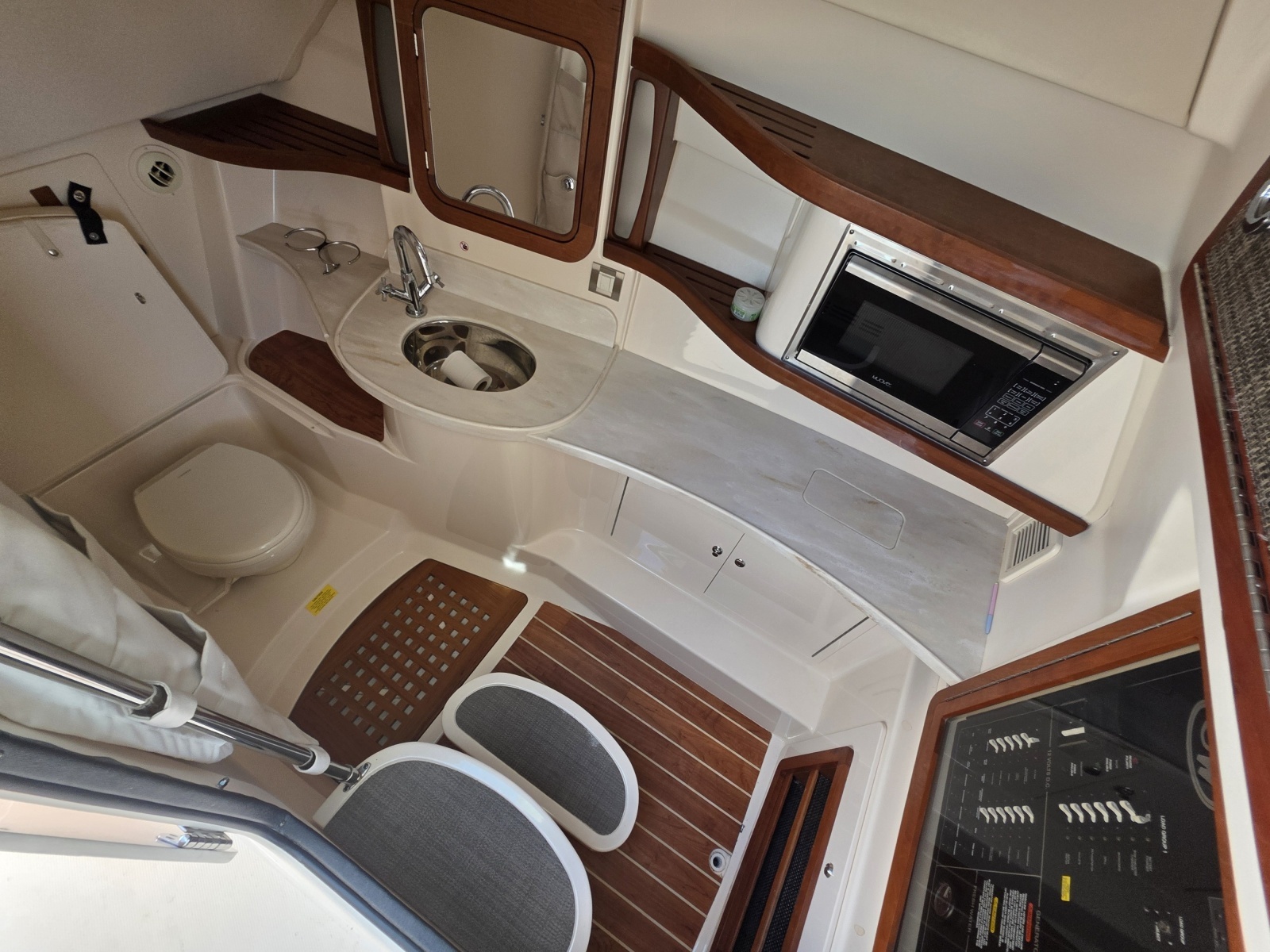 2019 Grady-White Freedom 375