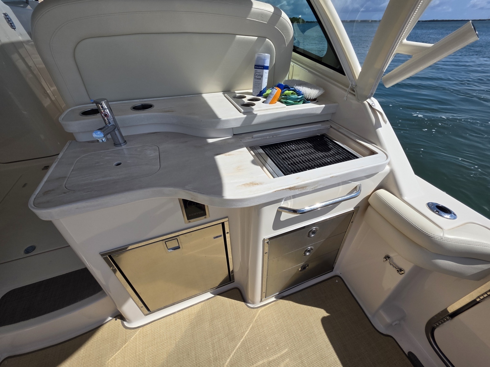 2019 Grady-White Freedom 375