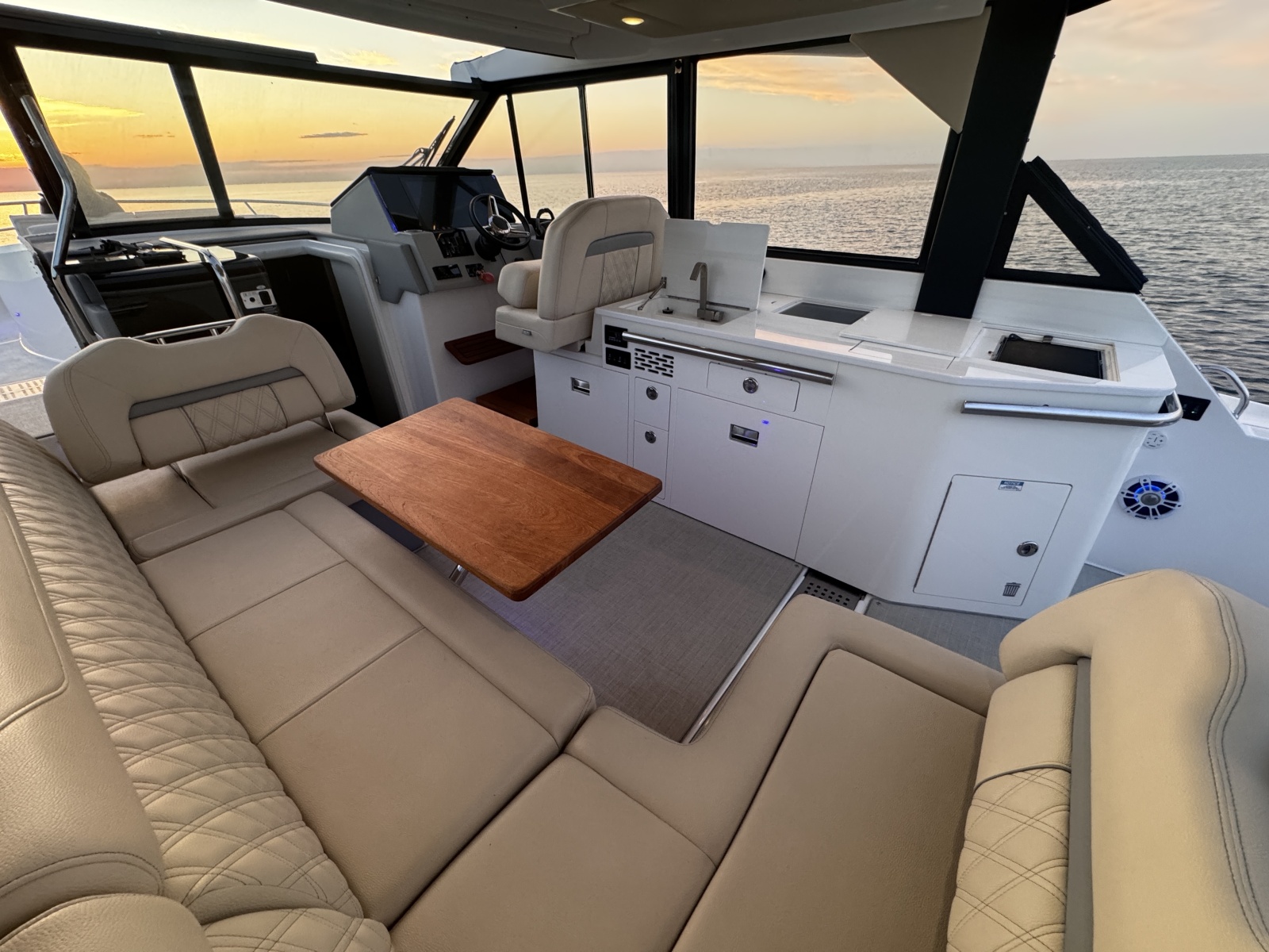 2022 Regal 36 Grand Coupe