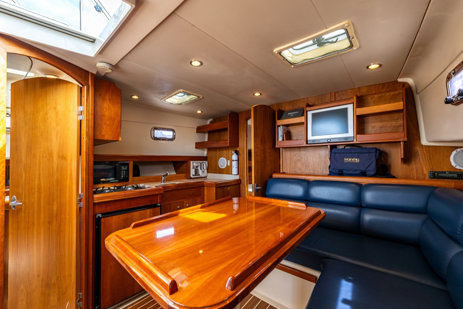 2004 Mainship Pilot 34