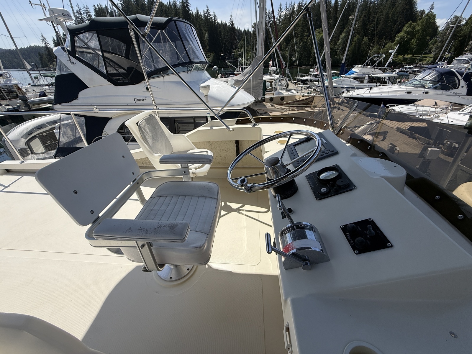 31ft Camano Yacht For Sale