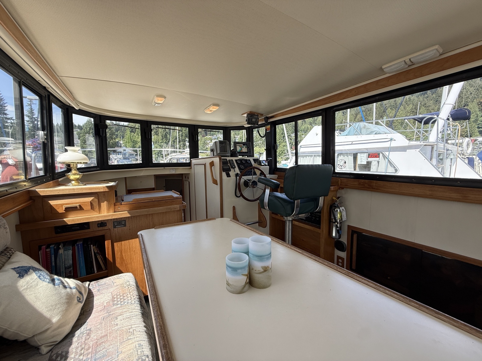 31ft Camano Yacht For Sale