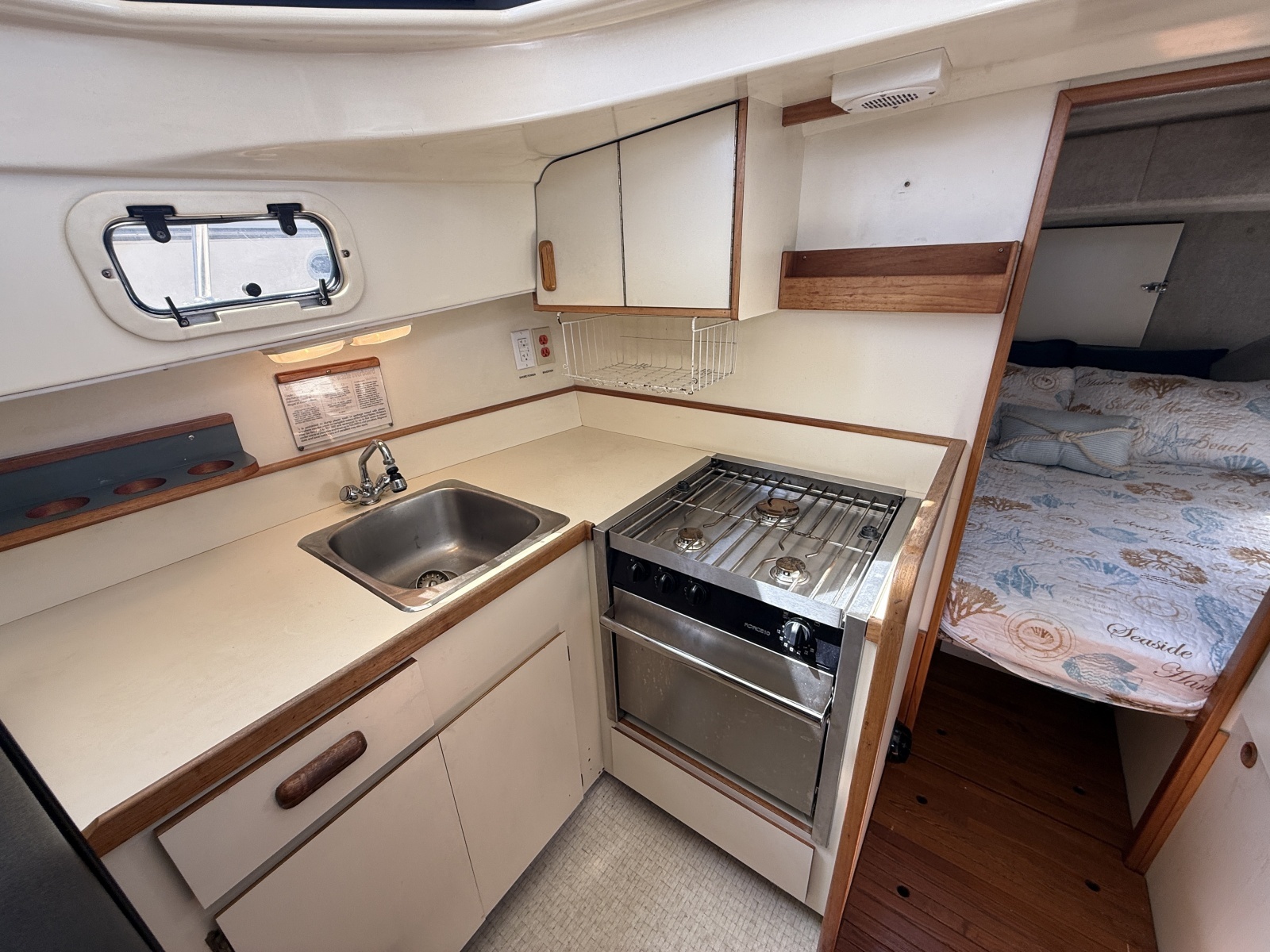 31ft Camano Yacht For Sale