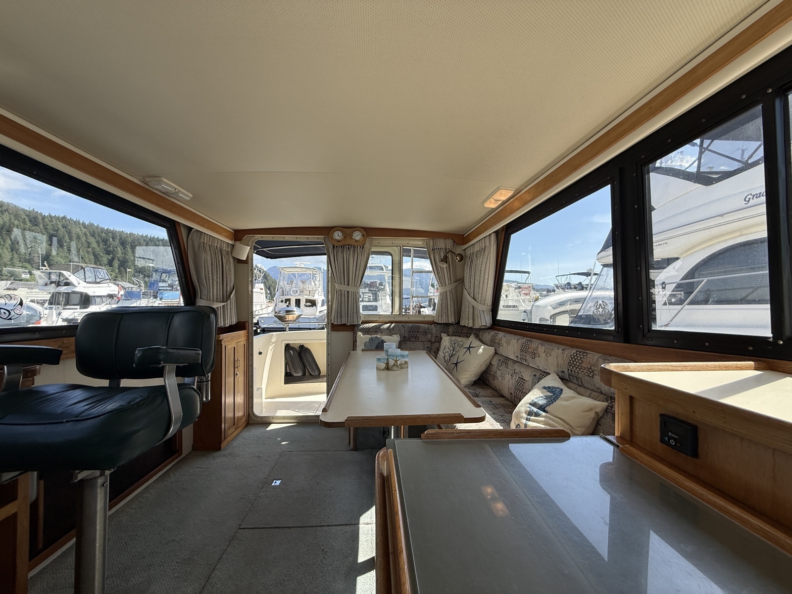 31ft Camano Yacht For Sale