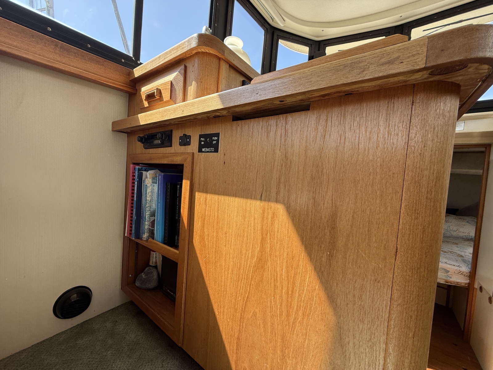 31ft Camano Yacht For Sale