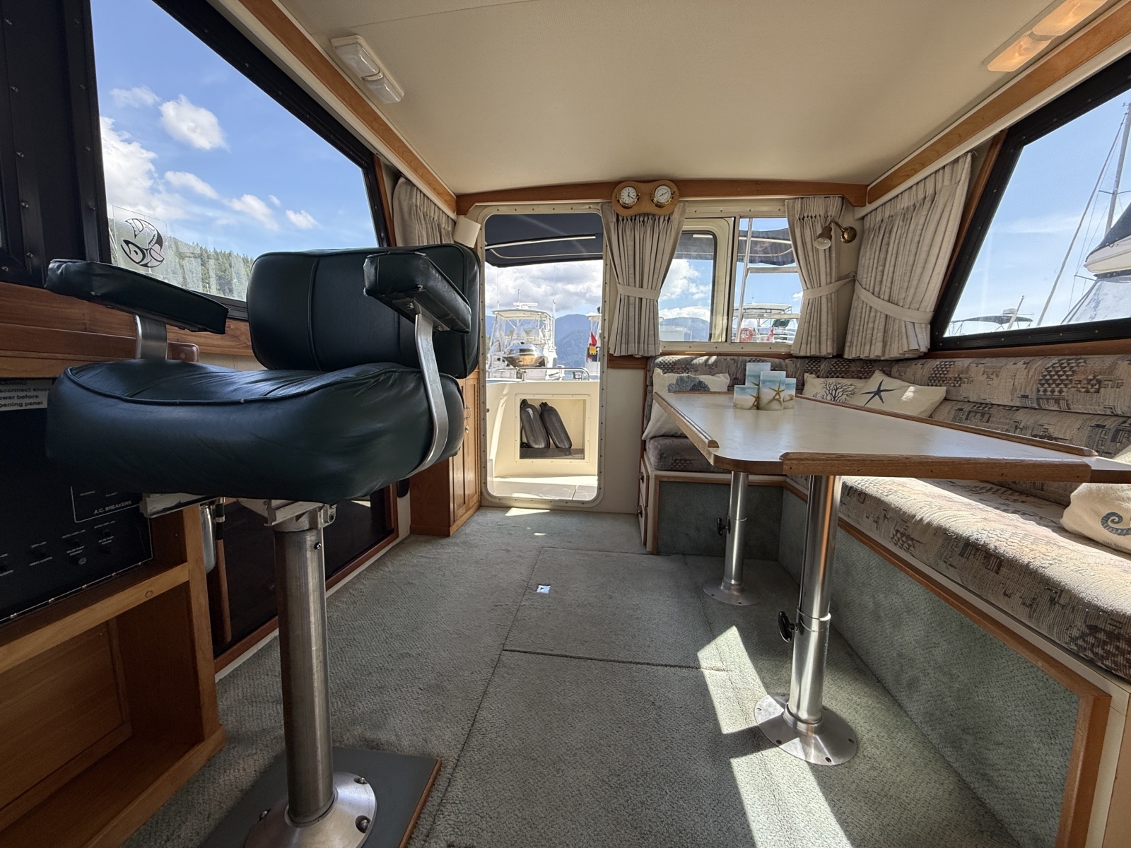 31ft Camano Yacht For Sale