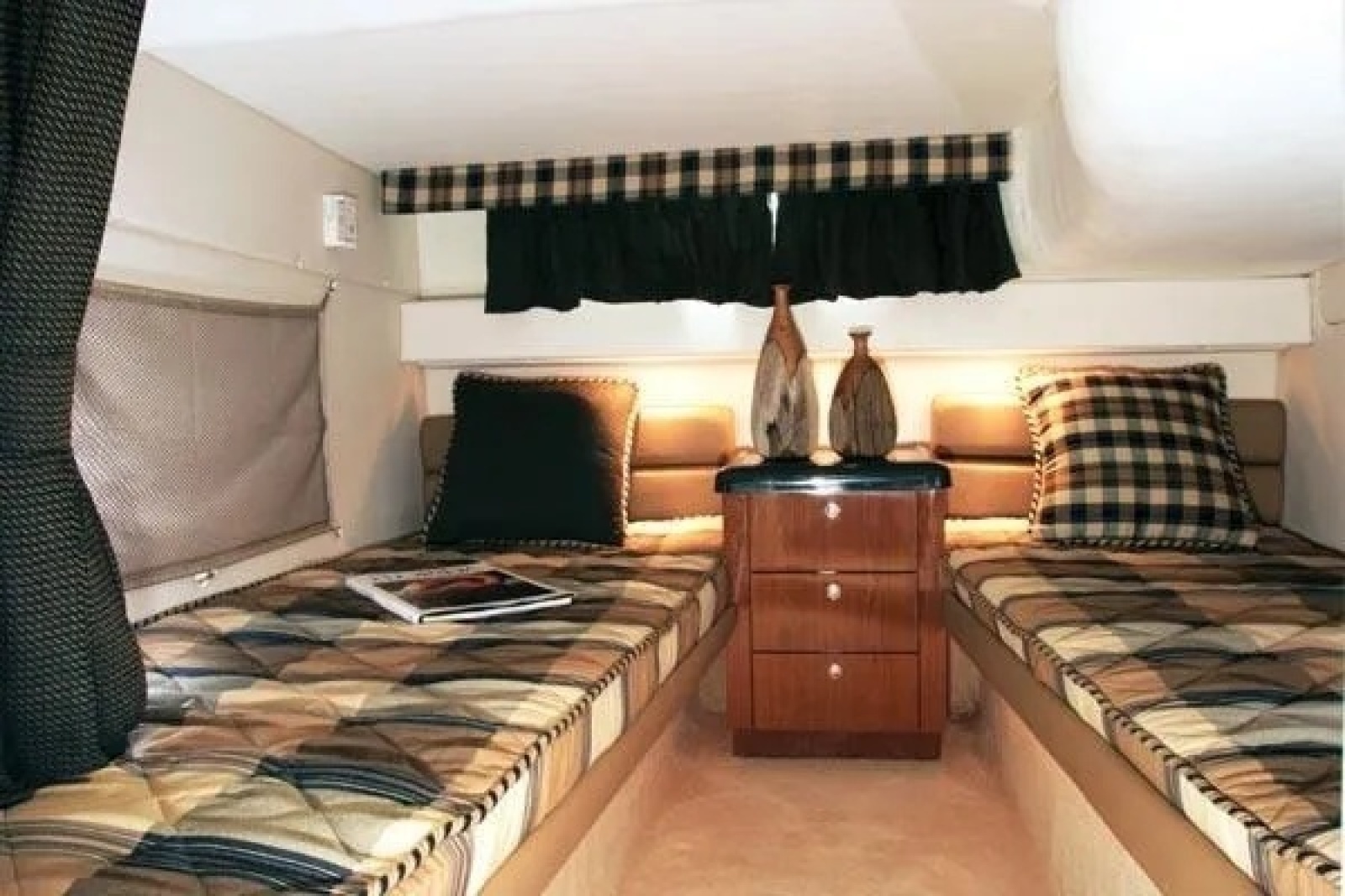 2005 Monterey 322 Cruiser