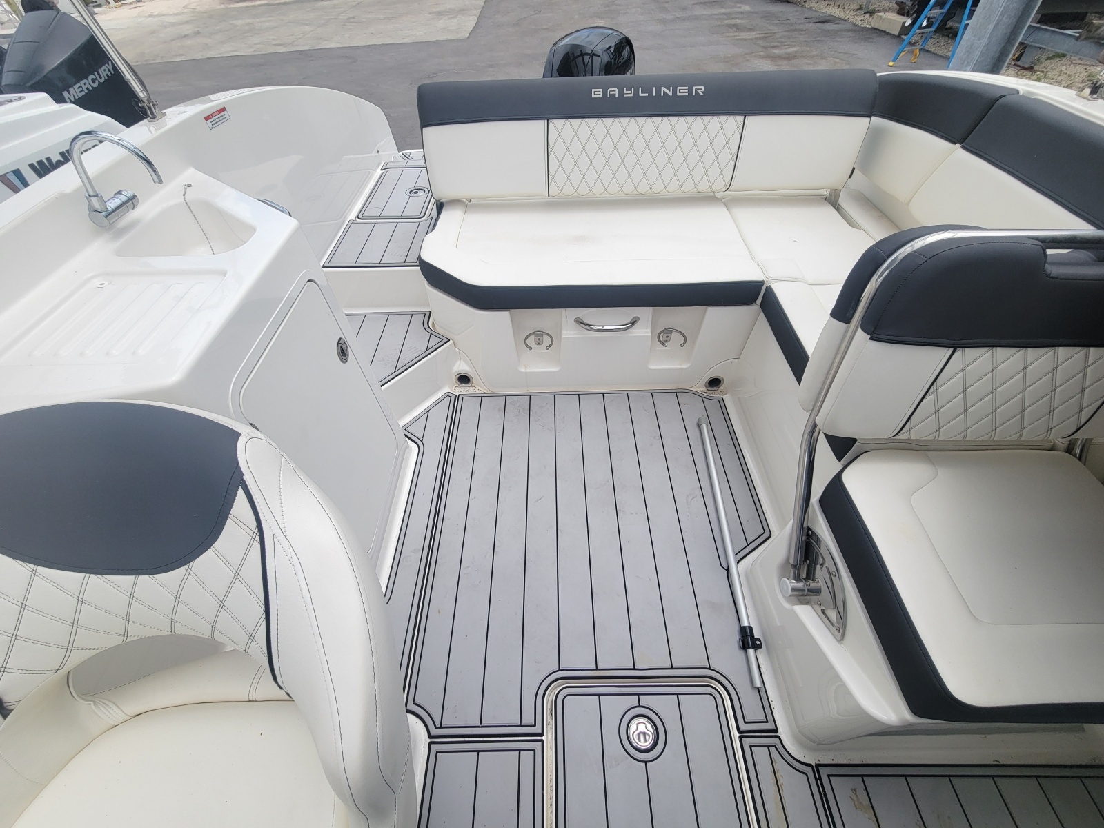 22ft Bayliner Yacht For Sale