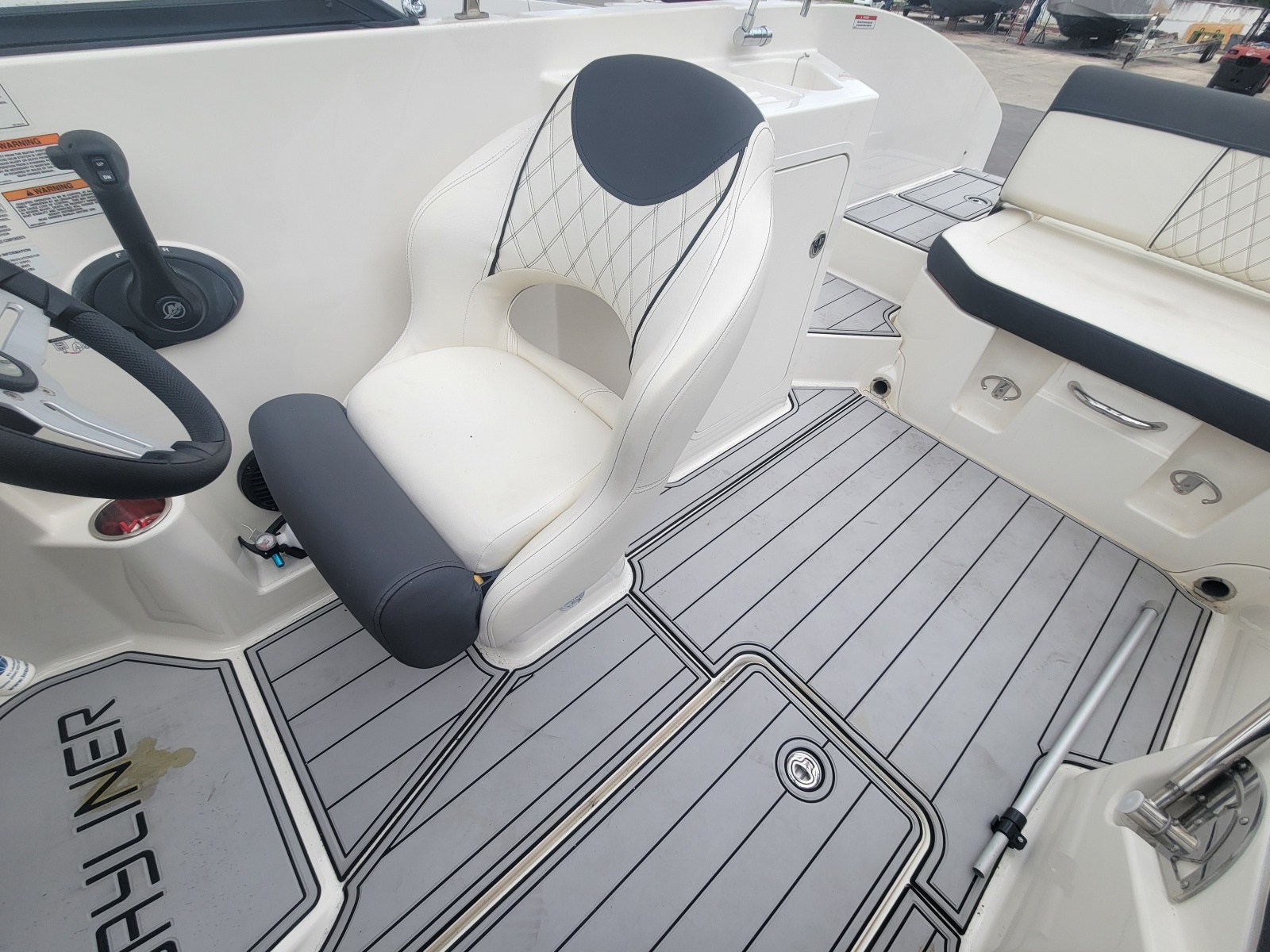 22ft Bayliner Yacht For Sale