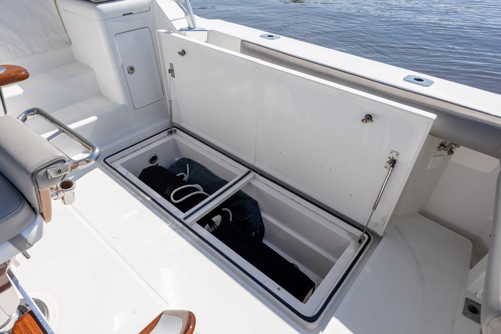 45' 2005 Cabo 45 Express