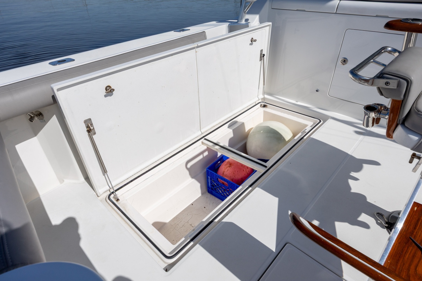 45' 2005 Cabo 45 Express