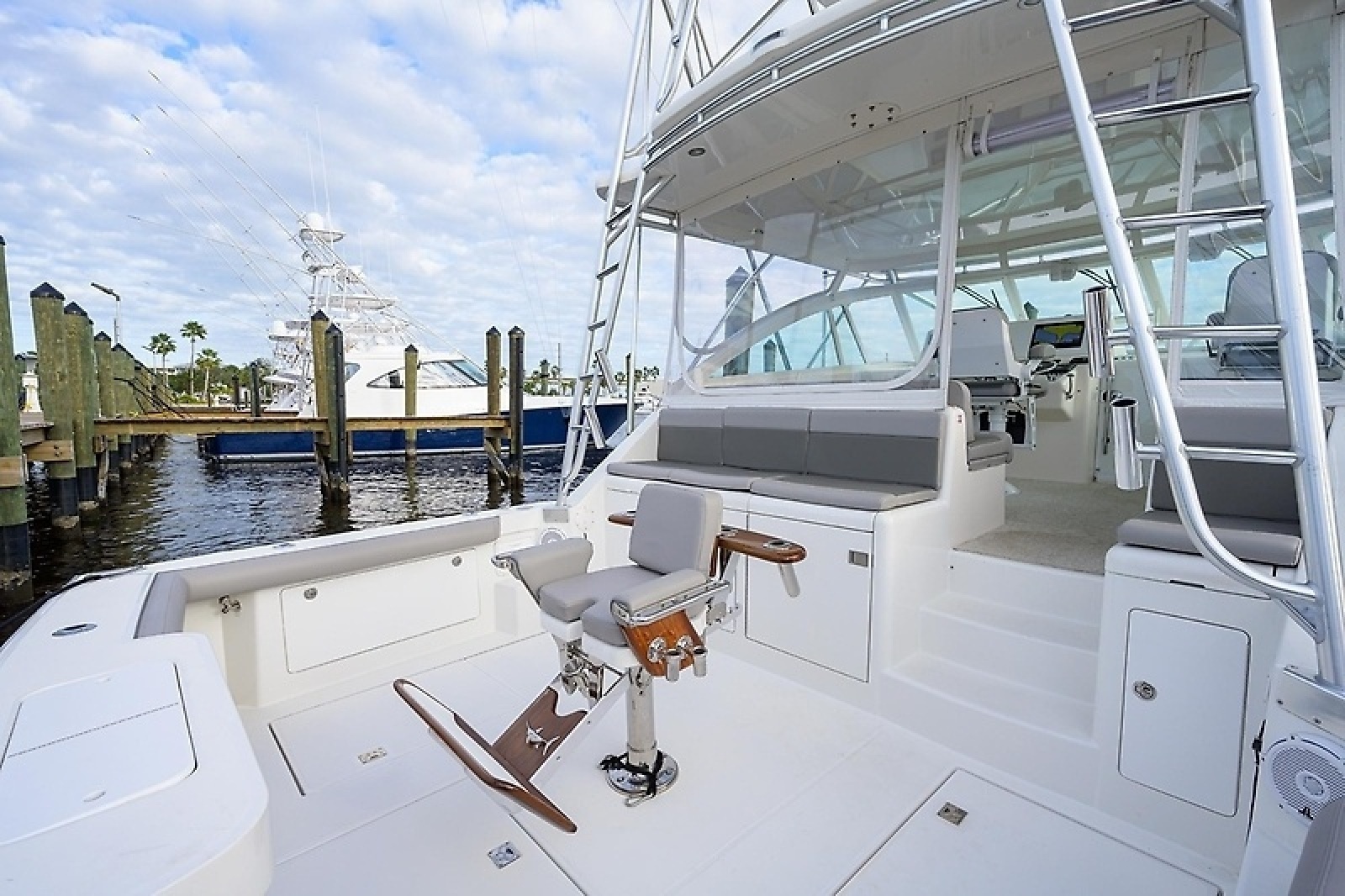2005 Cabo 45 Express