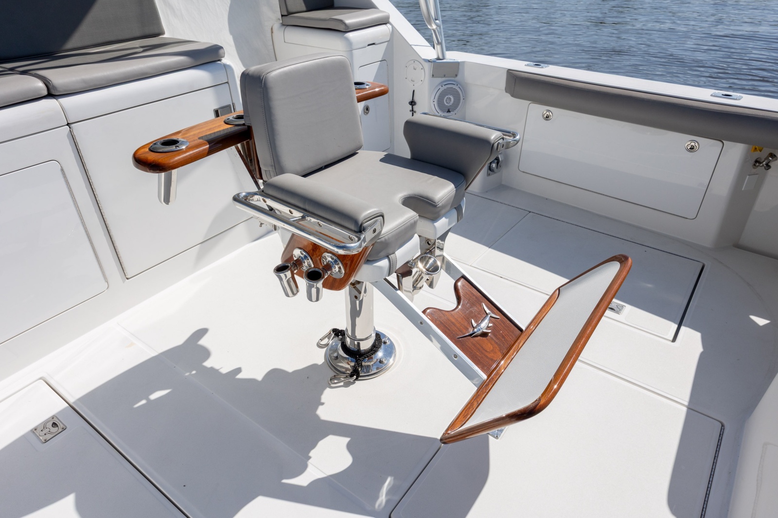 45' 2005 Cabo 45 Express