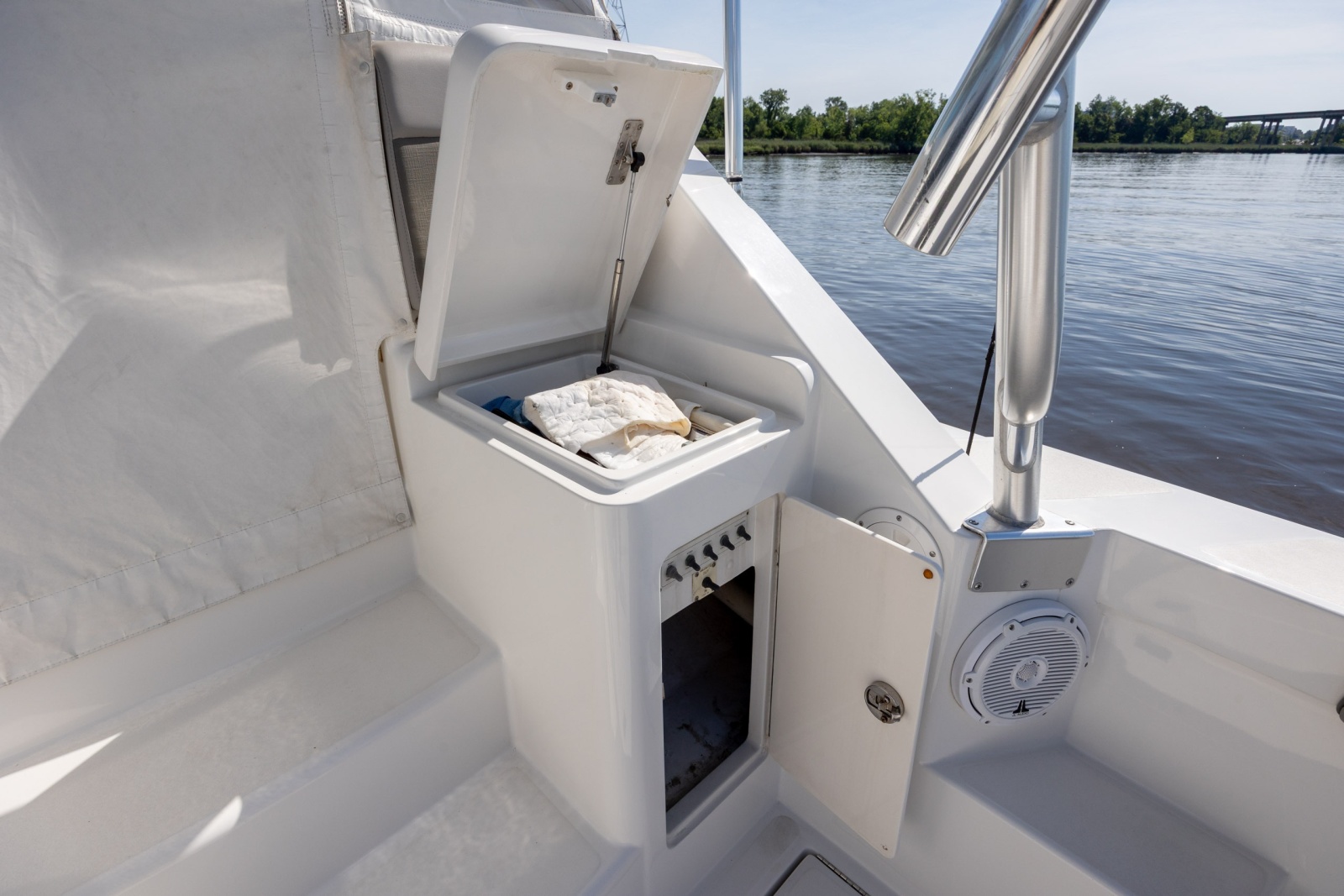 45' 2005 Cabo 45 Express