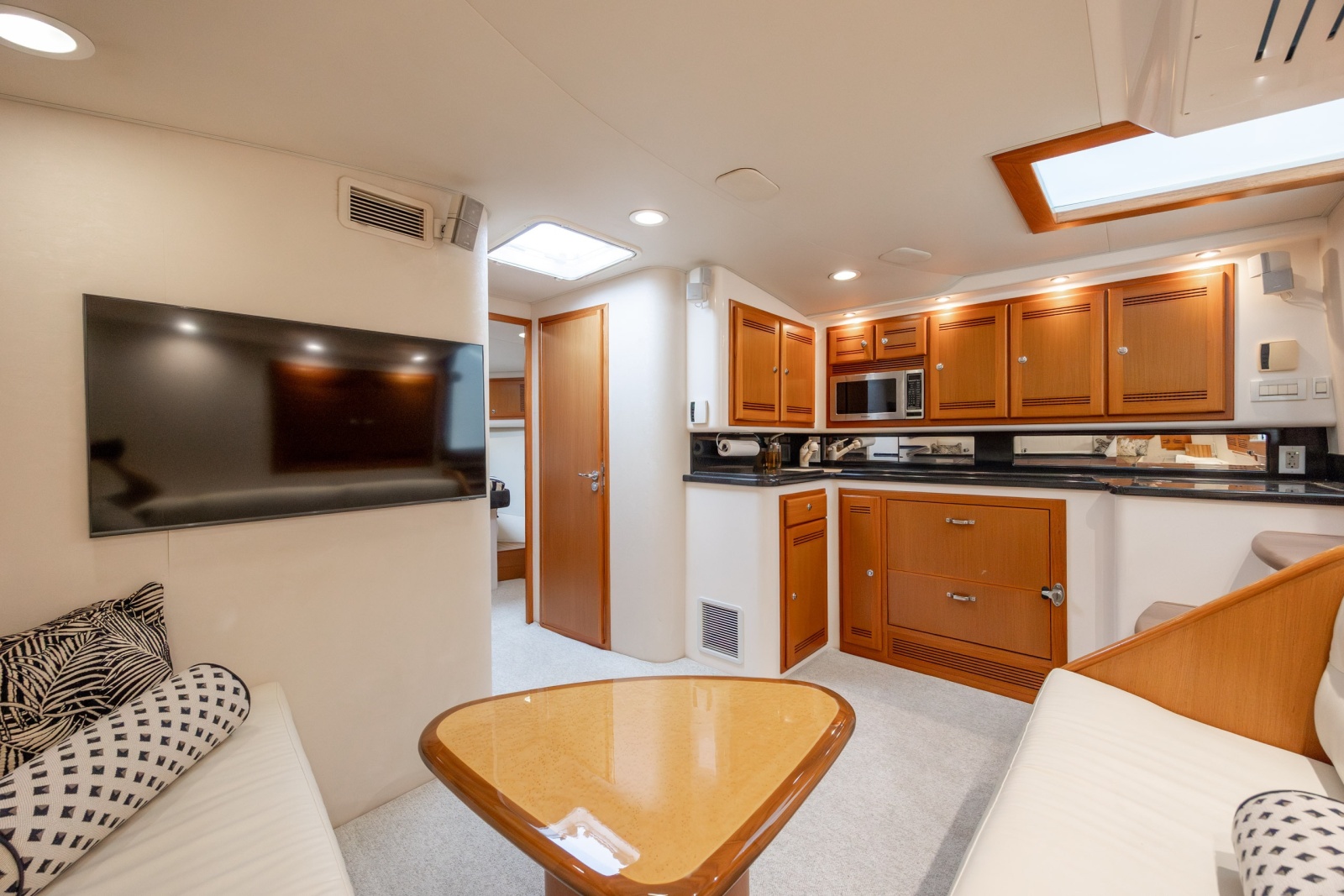 45' 2005 Cabo 45 Express