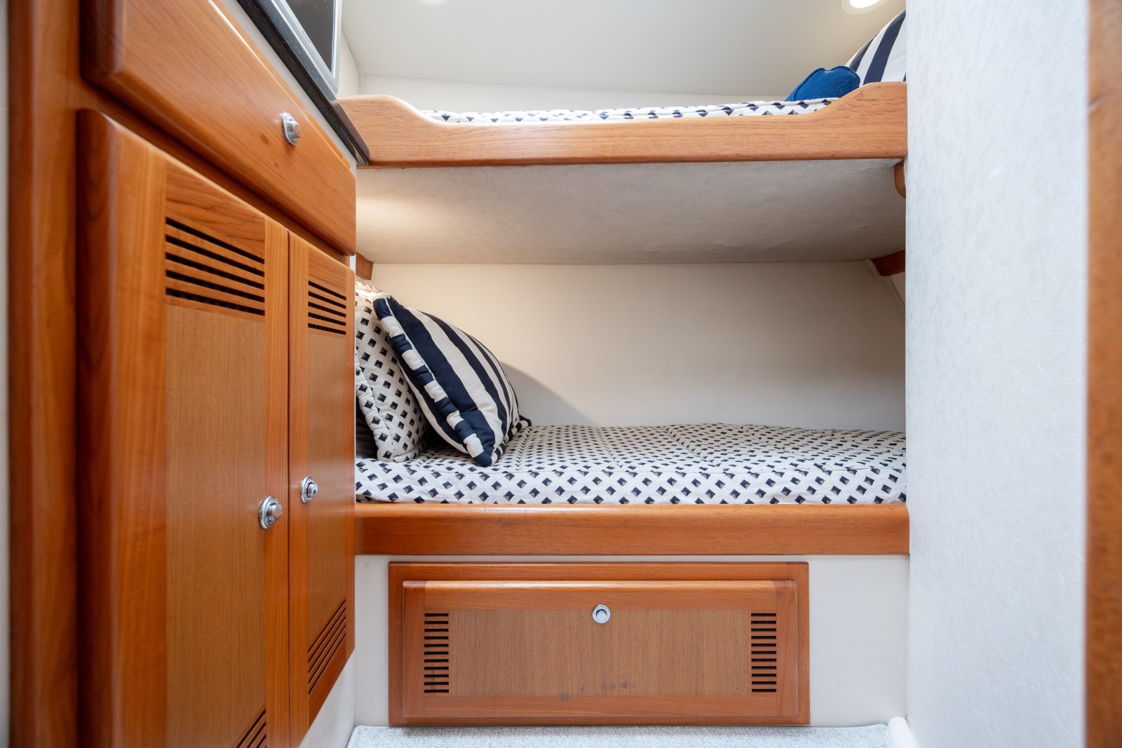 45' 2005 Cabo 45 Express
