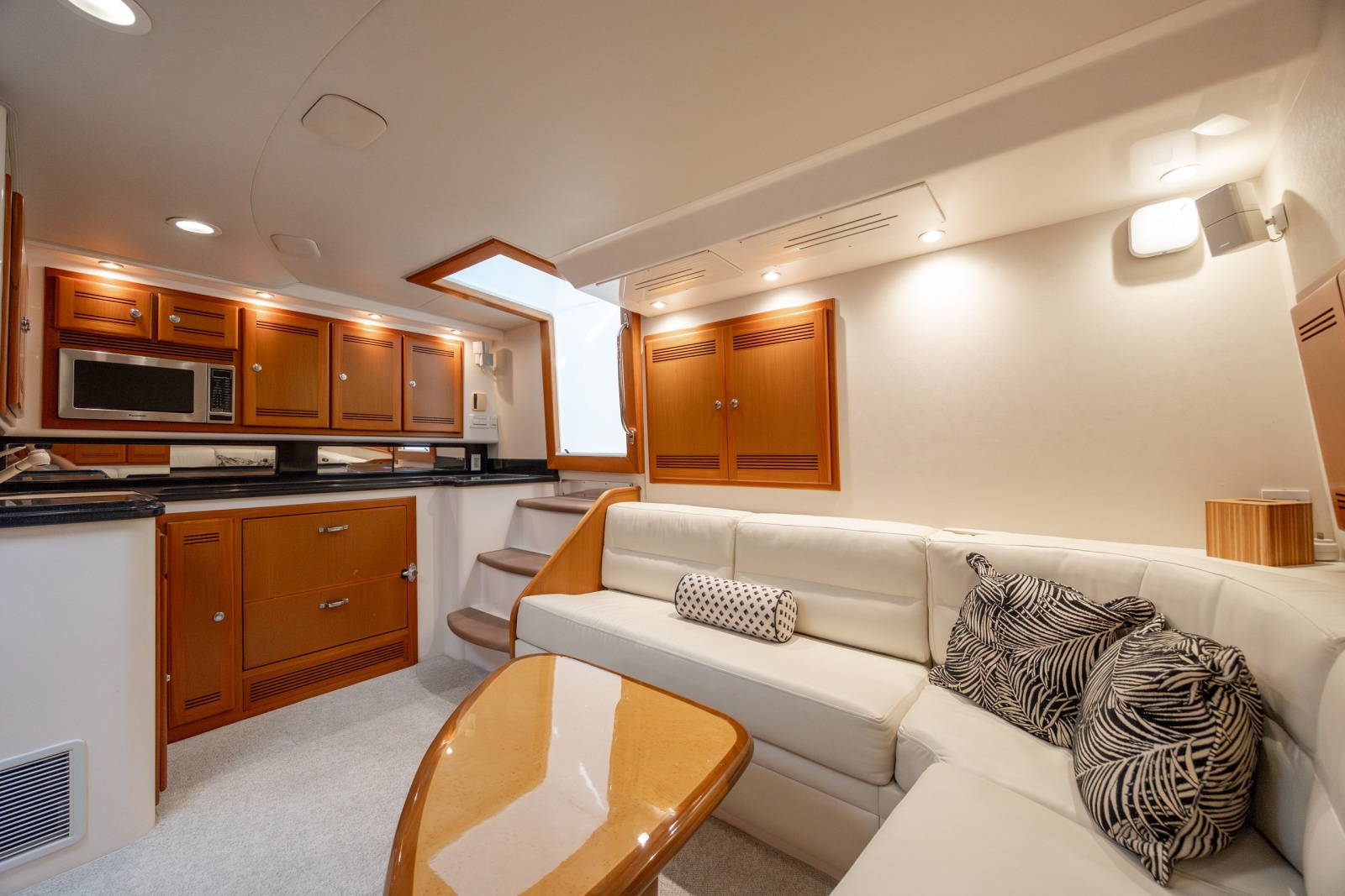 45' 2005 Cabo 45 Express