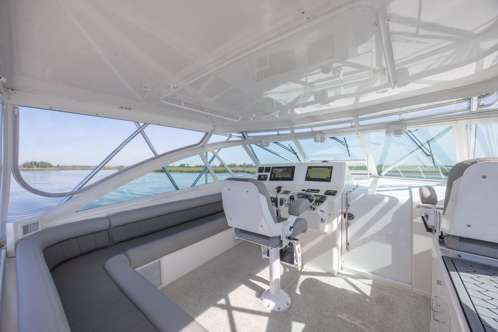 45' 2005 Cabo 45 Express