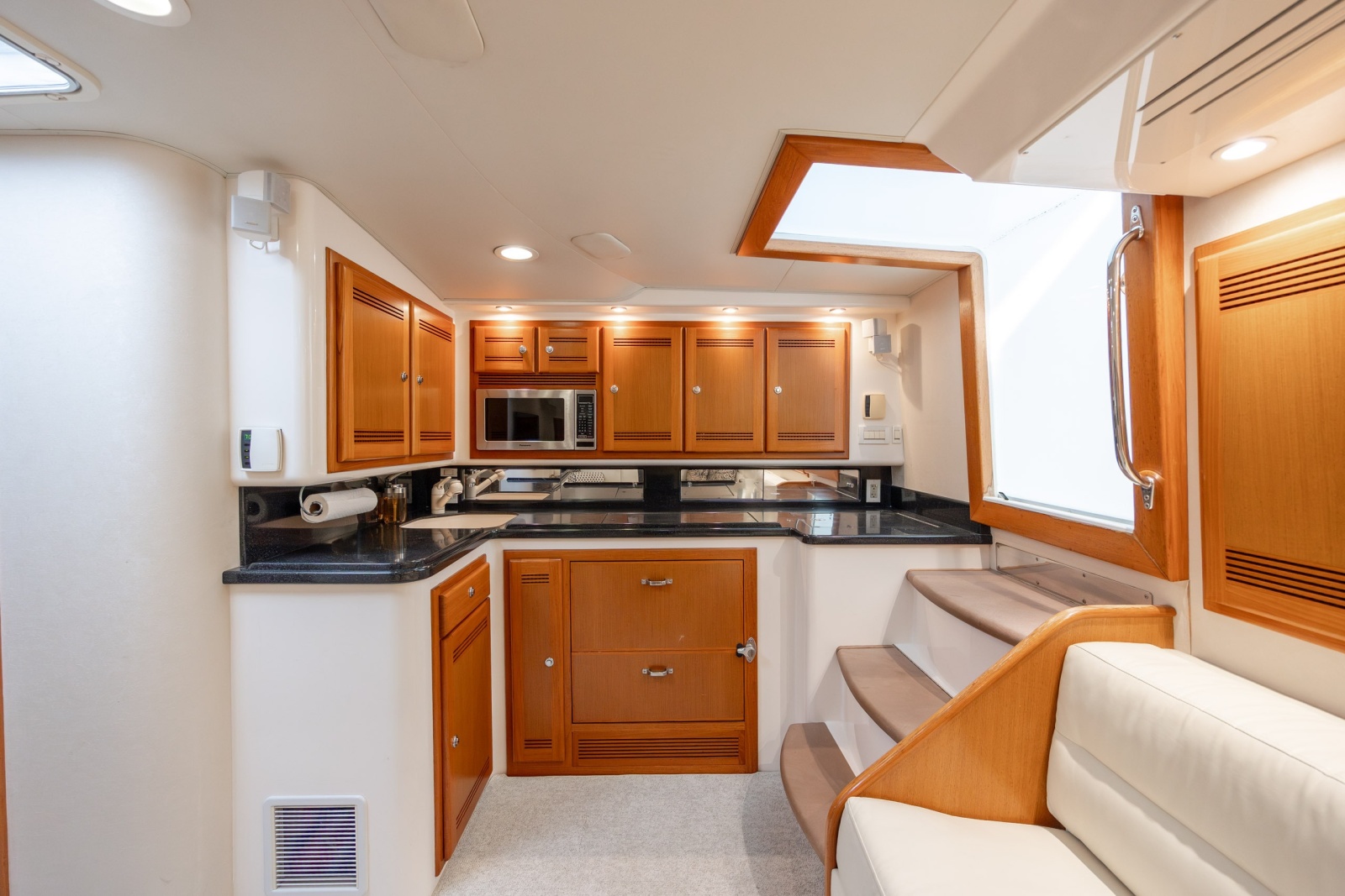 45' 2005 Cabo 45 Express
