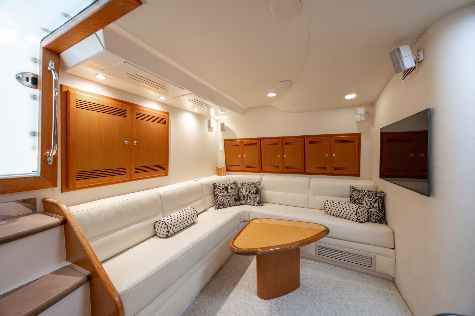 45' 2005 Cabo 45 Express