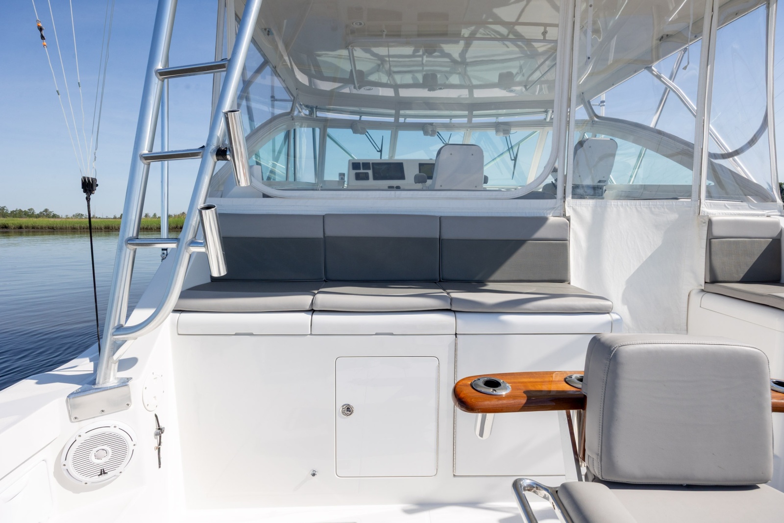45' 2005 Cabo 45 Express