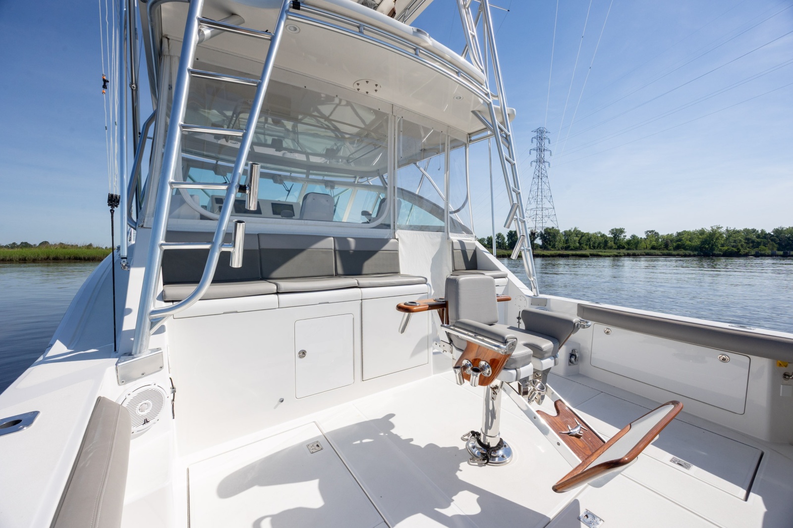 45' 2005 Cabo 45 Express