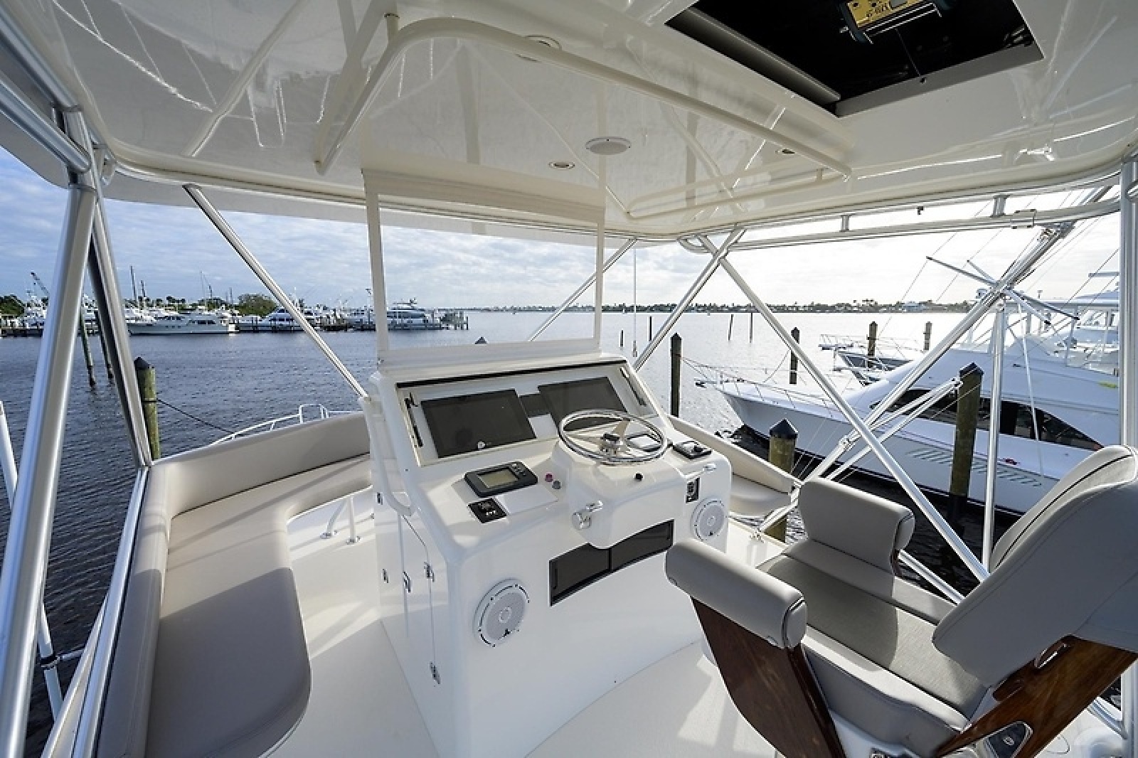 2005 Cabo 45 Express