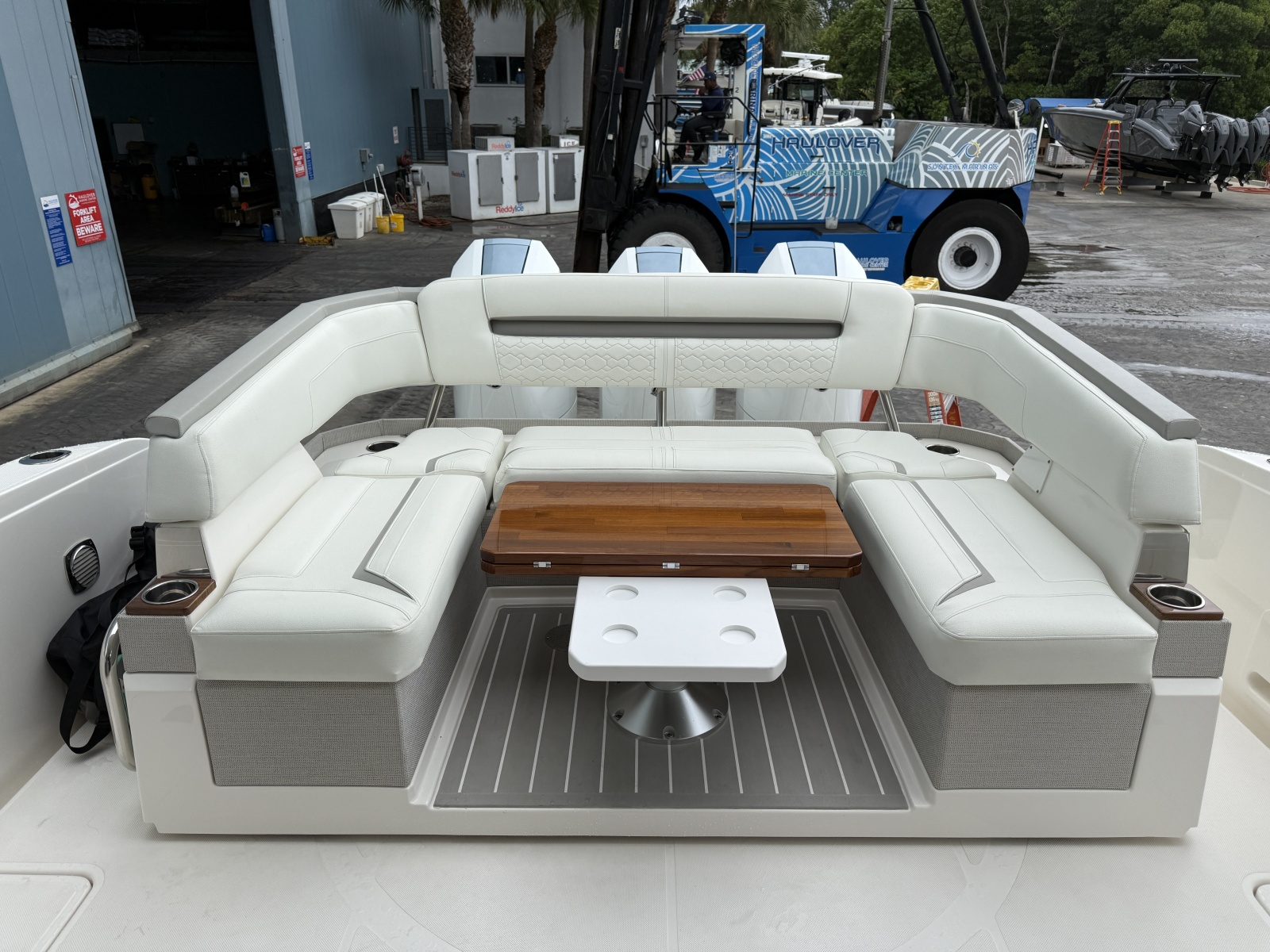 2025 Tiara Yachts 38LS