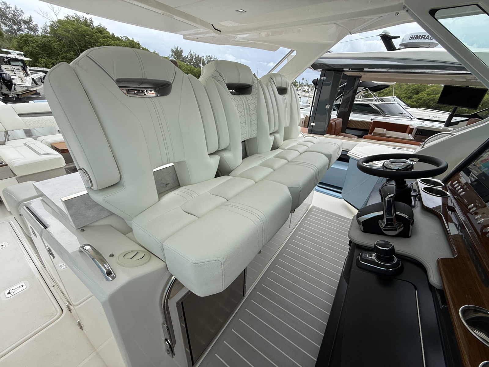 2025 Tiara Yachts 38LS