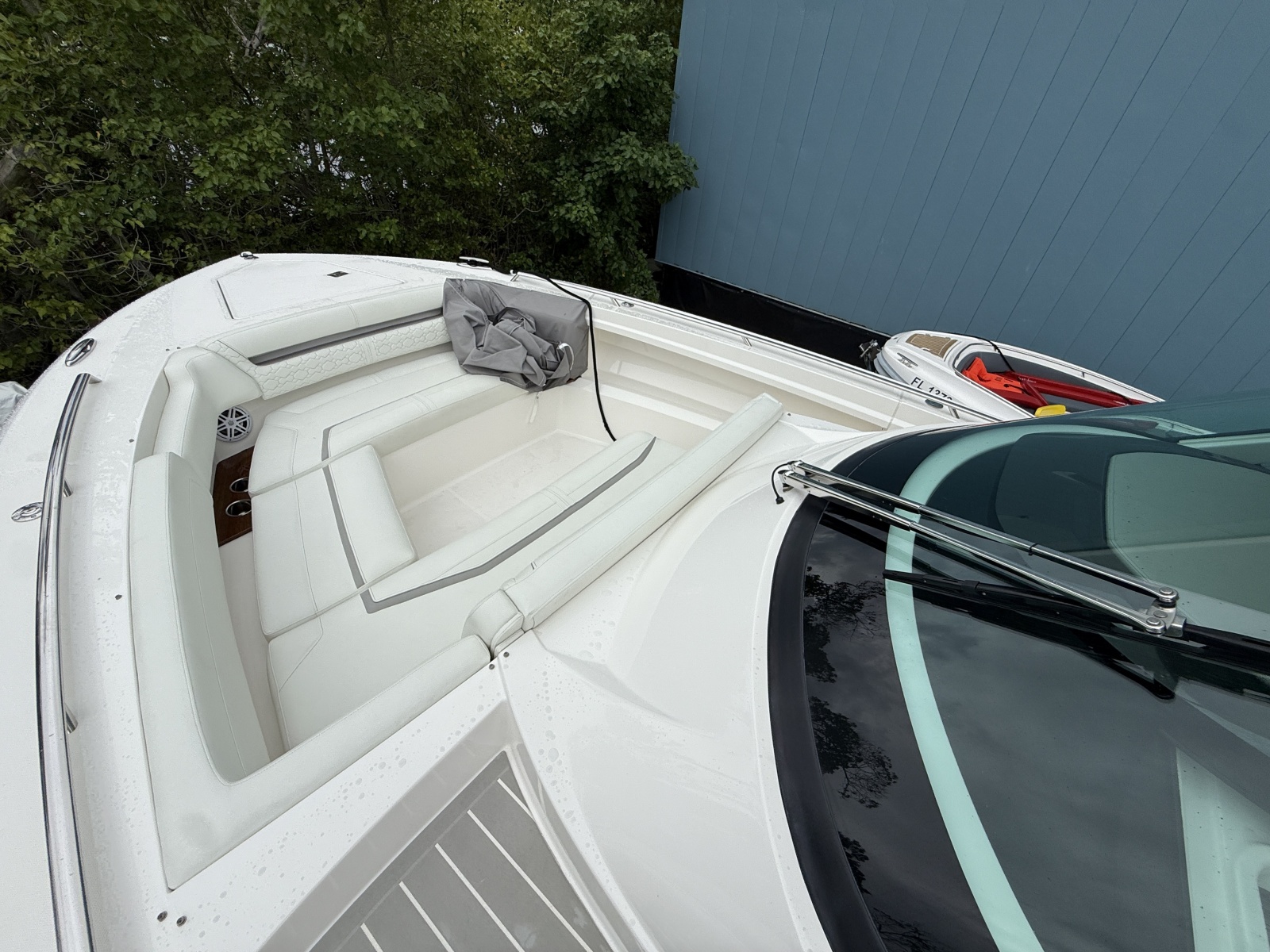 2025 Tiara Yachts 38LS