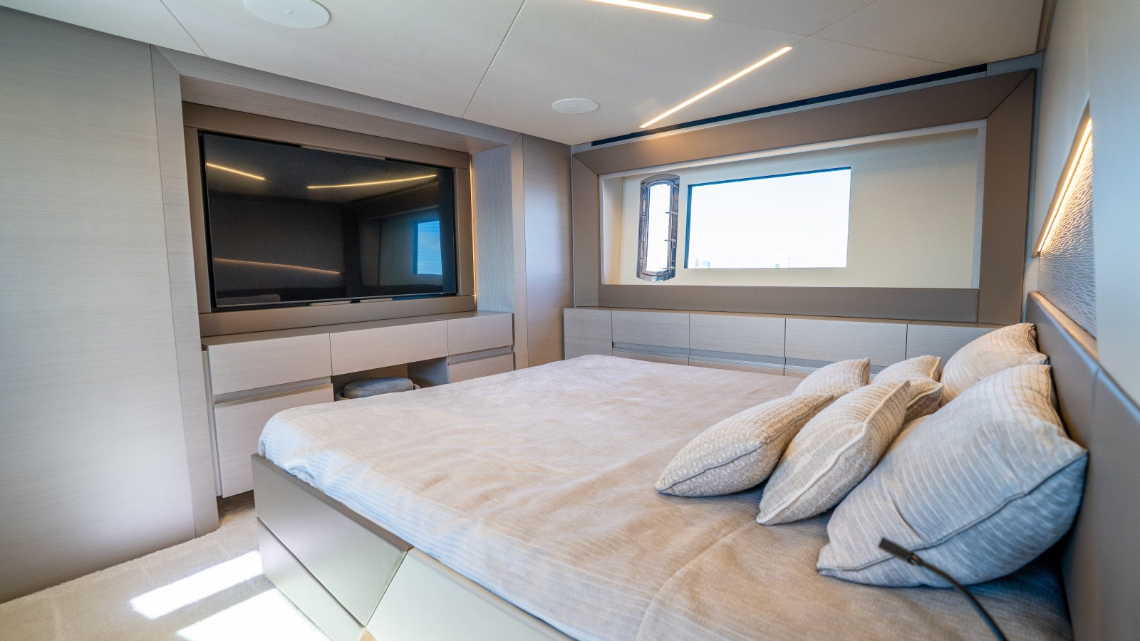 2024 Pershing 7X