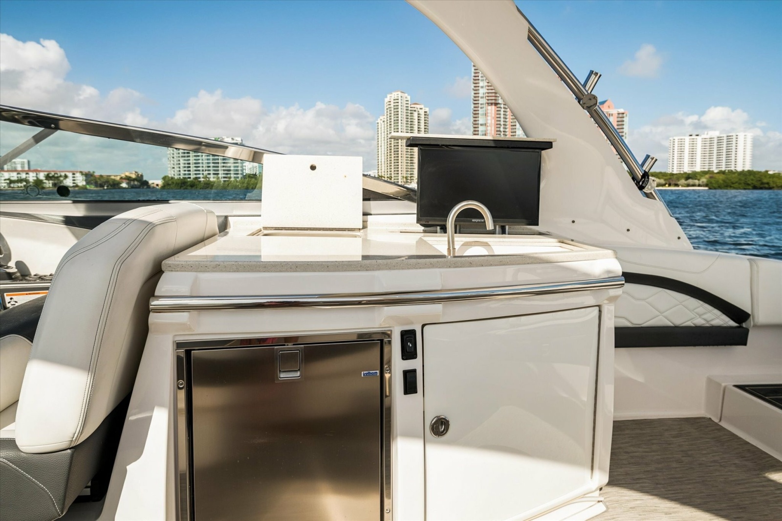 2019 Regal 33 OBX