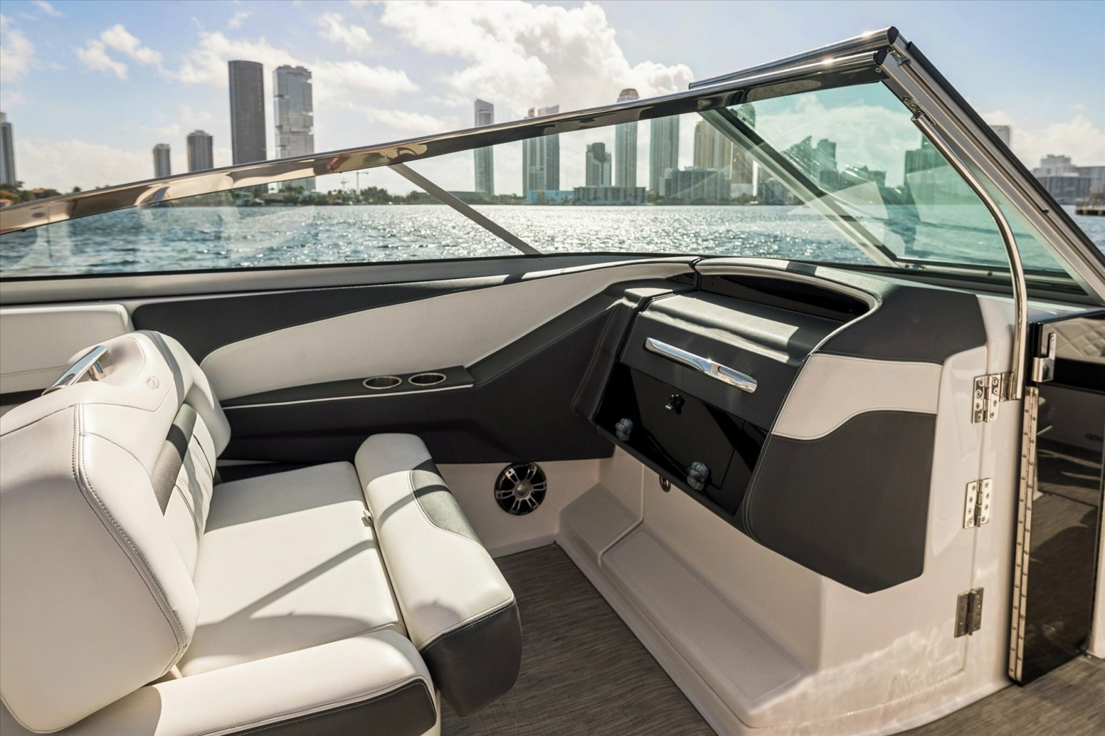 2019 Regal 33 OBX